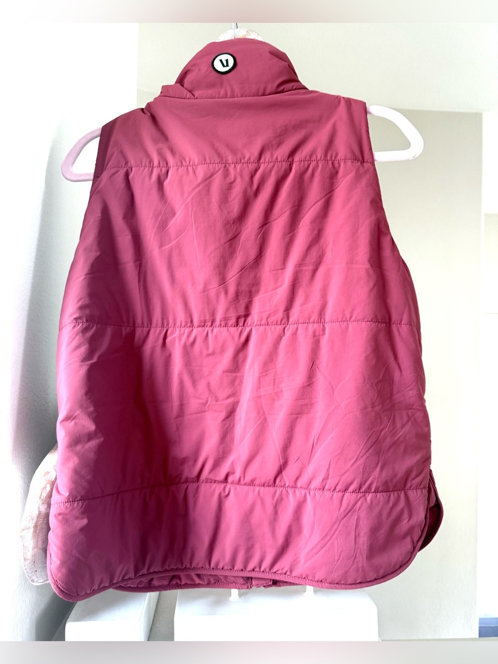 Vuori Canyon Insulated Vest Cerise red brown NWT Size M Lightweight Puffer - Picture 3 of 9